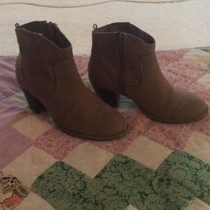 Old Navy Taupe Booties🔵